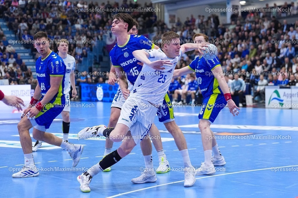 xYDRx05032601012 | 05.03.2026, xydrx, Handball, 1.HBL, VfL Gummersbach - TBV Lemgo Lippe, Schwalbe-Arena: Niels Versteijnen (TBV Lemgo Lippe #25) im Zweikampf gegen Miro Schluroff (VfL Gummersbach #15)   Photo: xYannisxDreimannxPressefotoKochx