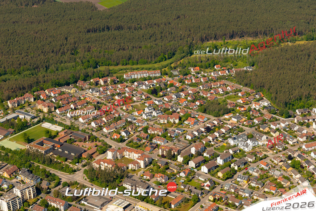 Das Luftbild zeigt :  Roth - Die Luftaufnahme wurde 2024 vom UL-Flugzeug aus erstellt ( keine Drohne ) - Hochauflösende Luftaufnahme - Für grossformatige Ausdrucke geeignet. Die Geschenkidee !Mit Lizenz und Bildrechte bestellbar