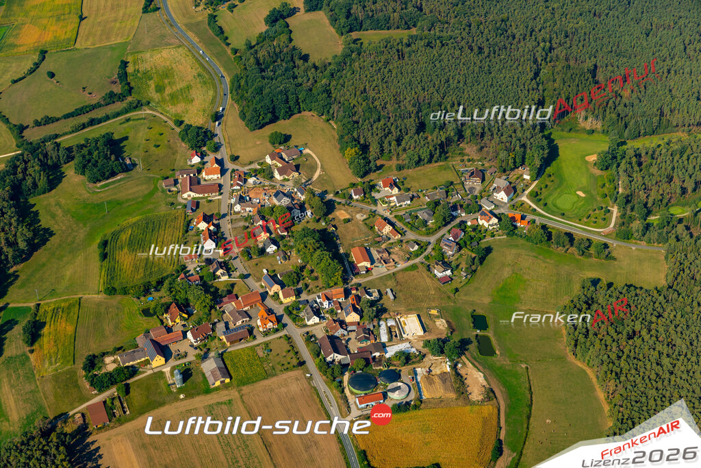 Das Luftbild zeigt : Kleinabenberg Abenberg - Die Luftaufnahme wurde 2024 vom UL-Flugzeug aus erstellt ( keine Drohne ) - Hochauflösende Luftaufnahme - Für grossformatige Ausdrucke geeignet. Die Geschenkidee !Mit Lizenz und Bildrechte bestellbar
