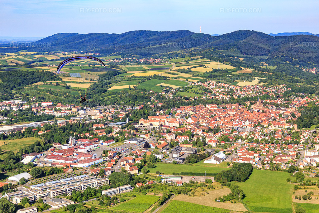 Aerial view: View of the town from the northeast in Wissembourg in the state Bas-Rhin, France. – Photo: IMG_083058.jpg taken on 06/26/2015 by Werner Riehm/FLY-FOTO.com – Resolution of the original: 5415 x 3610 px