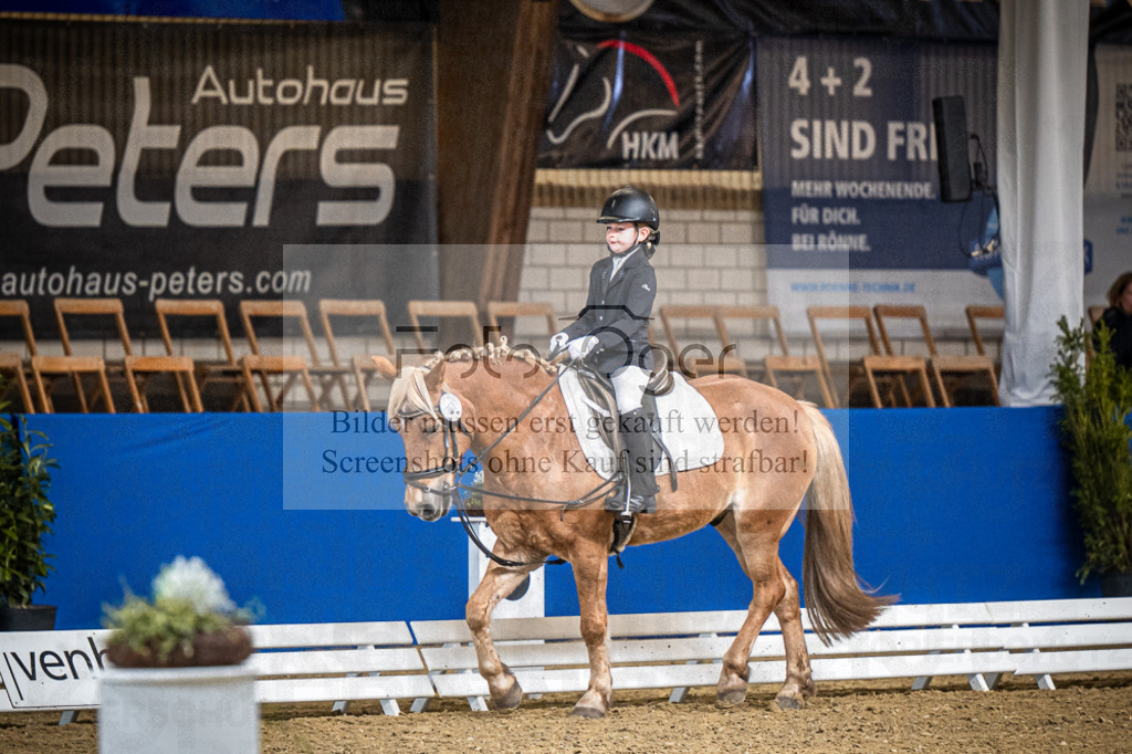 DOS_0527 | Entdecke hochwertige Reitturnierfotos von Foto Oger. Professionell, emotional und authentisch – jetzt Lieblingsmomente im Shop bestellen.Deutschlandweite Turnierfotografie. - Realisiert mit Pictrs.com