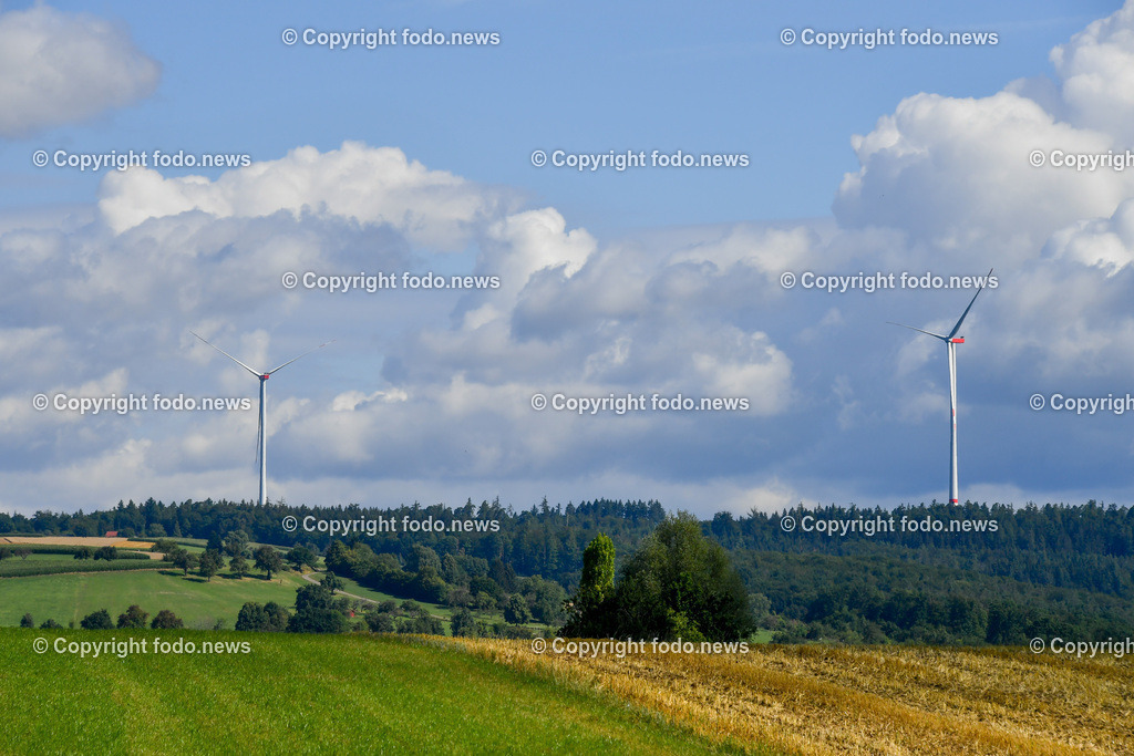 Deutschland_ Baden-Wuerttemberg_ Ebersbach an der Fils_ 23.07.2025-2 | 23.07.2025, Deutschland, GER, Baden-Wuerttemberg, Ebersbach an der Fils, im Bild Themenbild, Windrad, Windraeder, Windkraft, Strom, Stromerzeugung, Landschaft, Energie, Gruenstrom, Sauber, Natur, Windkraftanlage, Windturbine, Feature, Symbolbild