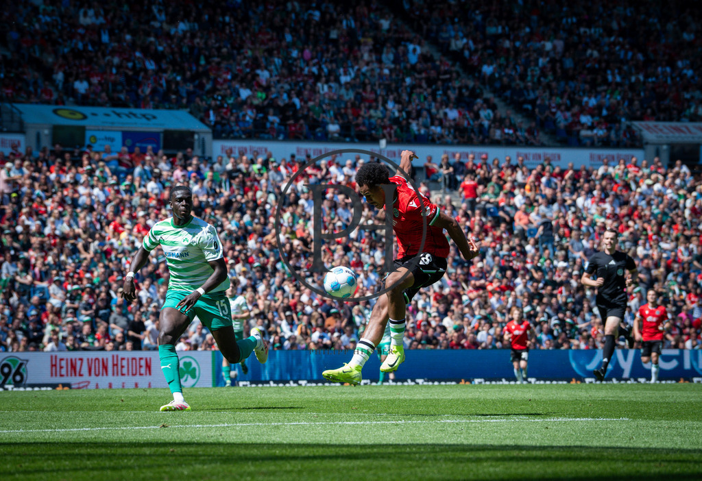 Hannover 96 vs SpVgg Fürth – 2. Bundesliga – 11.05.2025 | Szene aus dem 2. Bundesliga-Spiel des 33. Spieltags zwischen Hannover 96 und der SpVgg Früth am 11 Mai 2025 in der Heinz von Heiden Arena in Hannover. Endstand: 1:1. Fotografiert von Philipp Heist. - Realisiert mit Pictrs.com