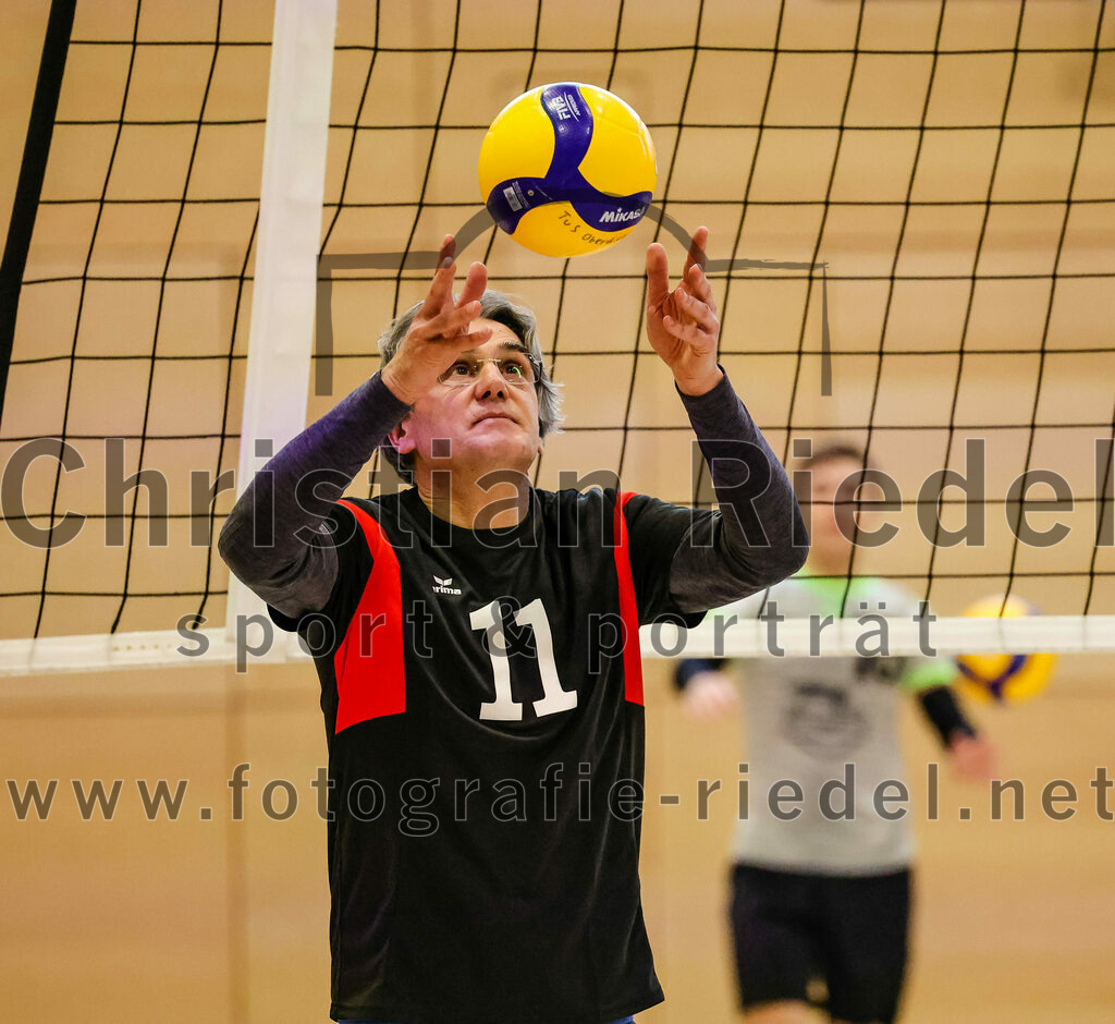 2021-11-27_021_TuS_Oberding_II_gegen_MTV_1881_Ingolstadt_III | Oberding, Deutschland, 27.11.2021:
Volleyball, Kreisliga 2021 / 2022, 5. Spieltag, TuS Oberding II gegen MTV 1881 Ingolstadt III, Endergebnis: 3:2

Gregor Bartkowski (TuS Oberding, #11)

Foto: Christian Riedel / fotografie-riedel.net