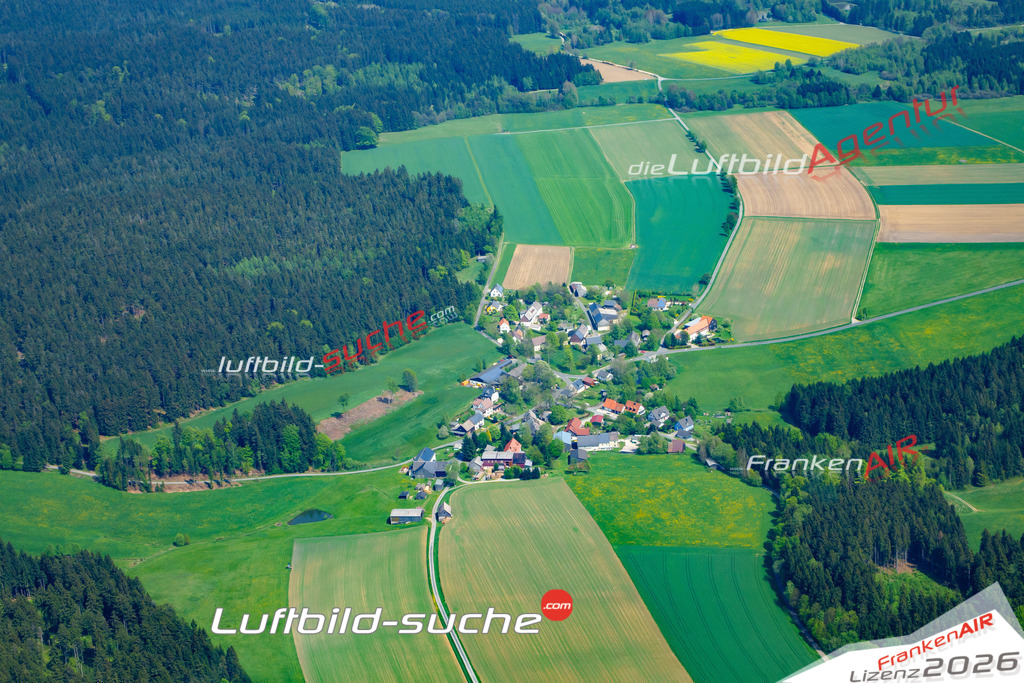 Die Luftaufnahme Ruppertsgrün - Weissenstadt wurde vom UL-Flugzeug (keine Drohne) aus fotografiert.Hohe Druck- Auflösung-die Geschenkidee!