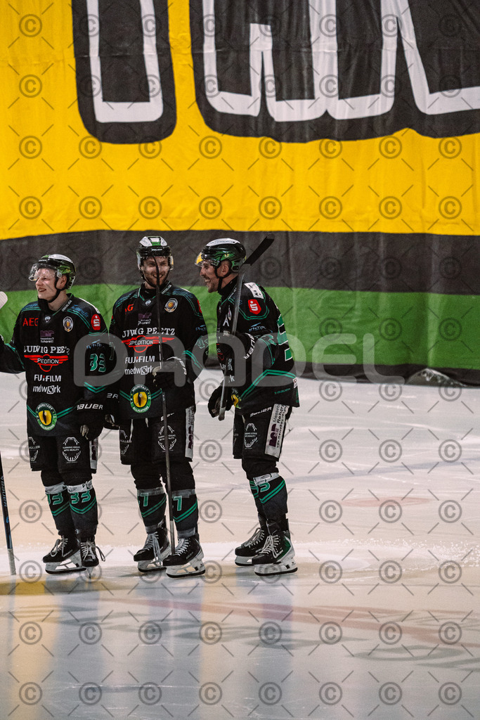 Alligators_vs_Memmingen_09_01_2026-25 | Höchstadt Alligators Fotogalerie: Eishockey-Action aus Franken. Professionelle Spielfotos, Portraits & Stadionbilder zum Download. Jetzt entdecken! - Realisiert mit Pictrs.com