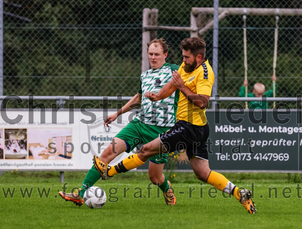 2023-08-06_027_SC_Kirchasch_gegen_SV_Eichenried | Bockhorn, Deutschland, 06.08.2023:
Fußball, Kreisliga 2023 / 2024, 2. Spieltag, SC Kirchasch gegen SV Eichenried, Endergebnis: 3:1

Daniel Wiskitenski (SV Eichenried, #2), Igor Thomas (SC Kirchasch, #7)

Foto: Christian Riedel / fotografie-riedel.net