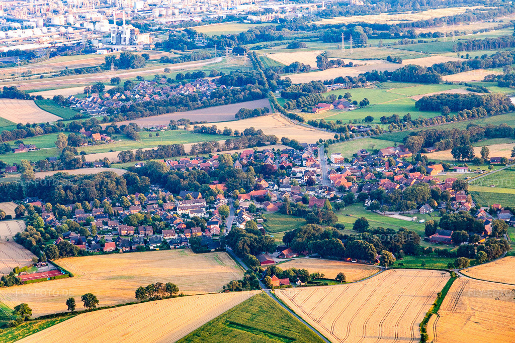 Luftbild: Ortsansicht von Norden im Ortsteil Lippramsdorf in Haltern im Bundesland Nordrhein-Westfalen in Deutschland. Foto: IMG_008120.jpg vom 13.07.2020 durch Werner Riehm/FLY-FOTO.de