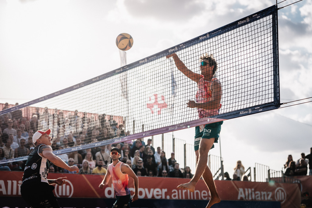 Beachvolleyball | Männer | Allianz German Beach Tour 2025 | Tourstop Düsseldorf | 16.05.2025 | Angriff von Hennes Nissen