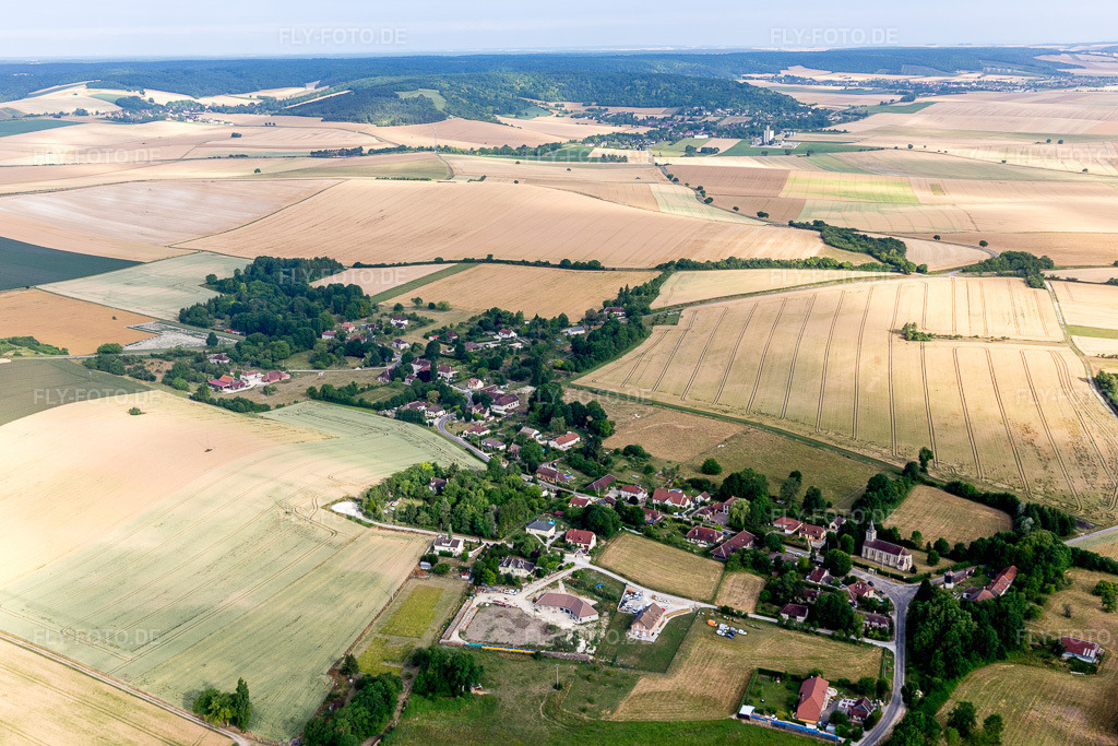 Luftbild: Ortsansicht in Lirey im Bundesland Aube in Frankreich. Foto: IMG_101325.jpg vom 25.06.2017 durch Werner Riehm/FLY-FOTO.de