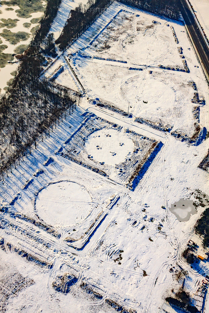 Luftbild: ehemaliges Tanklager im Winter bei Schnee in Jockgrim im Bundesland Rheinland-Pfalz in Deutschland. Foto: IMG_24294.jpg vom 16.02.2010 durch Werner Riehm/FLY-FOTO.de