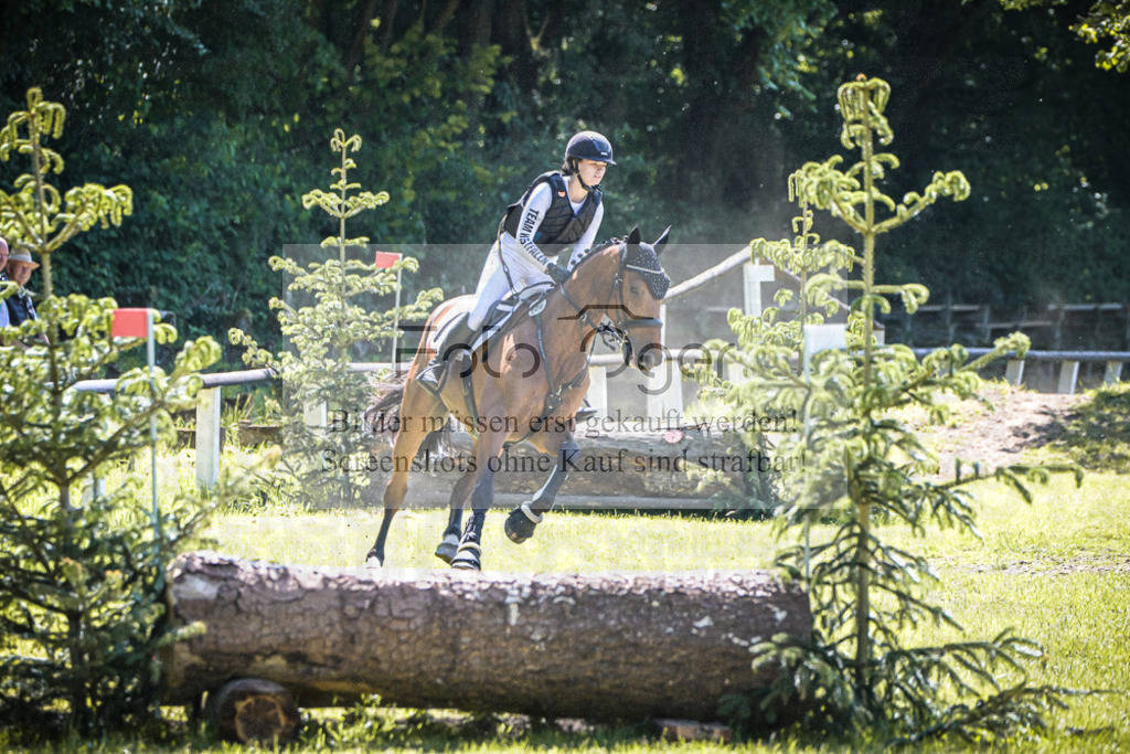 DOS_4981 | Entdecke hochwertige Reitturnierfotos von Foto Oger. Professionell, emotional und authentisch – jetzt Lieblingsmomente im Shop bestellen.Deutschlandweite Turnierfotografie. - Realisiert mit Pictrs.com