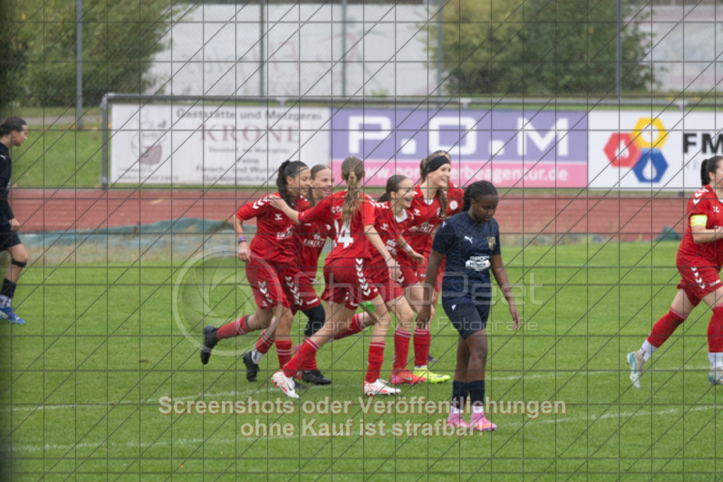 20251004_162405_0277 | #,1.FC Donzdorf (rot) vs. ASV Spartania Eislingen (blau), Fussball, B-Juniorinnen-Verbandsstaffel Nord, wfv, 03. Spieltag, Saison 2025/2026, Rasenplatz, Lautertal Stadion, Süßener Straße 16, 73072 Donzdorf, 04.10.2025 - 16:00 Uhr,Foto: PhotoPeet-Sportfotografie/Peter Harich