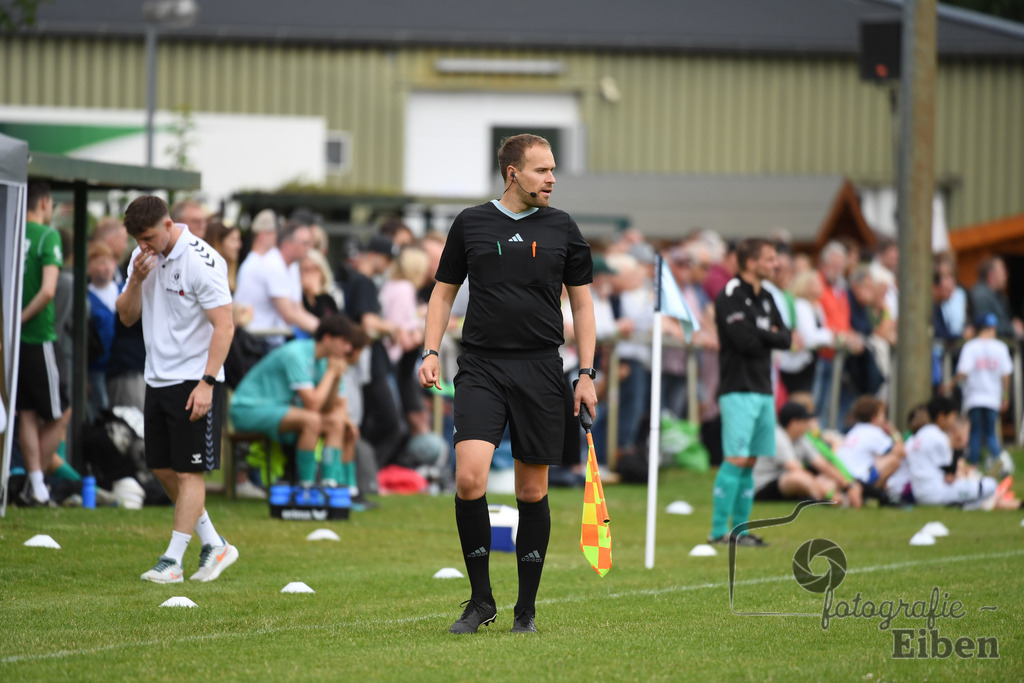 Sport-Duwe Cup | Sport-Duwe Cup Oldenburg; SSV Jeddenloh (weiß)-VFB Oldenburg (blau) am 05.07.2025 in Oldenburg (Sportanlage TuS Eversten), Photo: Philip Eiben 2025 - Realisiert mit Pictrs.com
