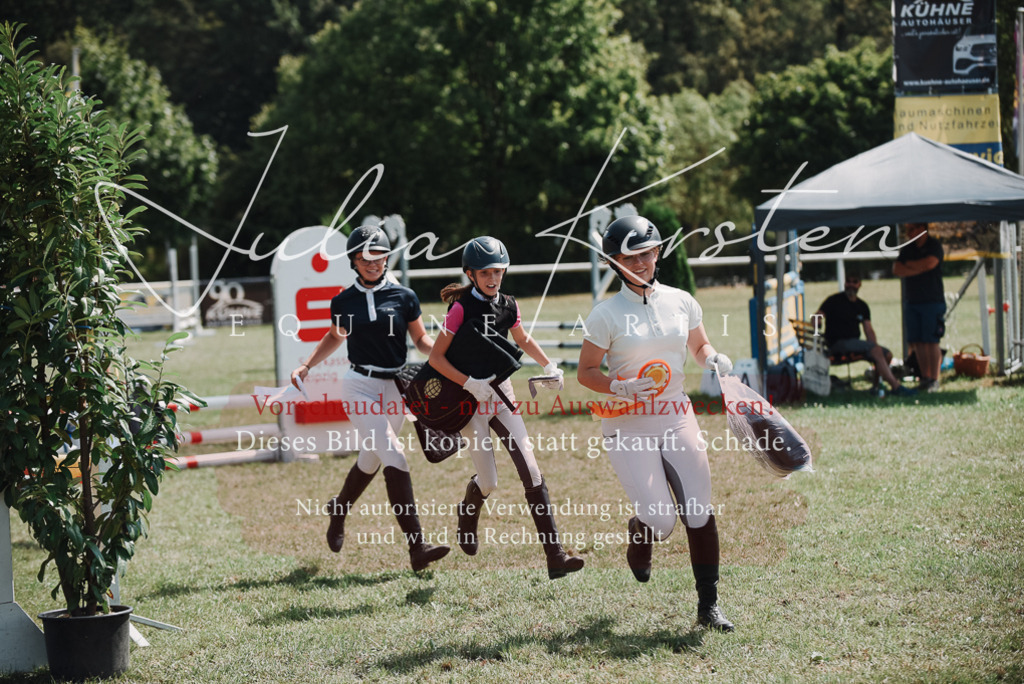 DSC_5914 | Pferde- und Turnierfotografie in Westsachsen. Pferdeportraits, Auftragszeichnungen und intuitive Kunst.