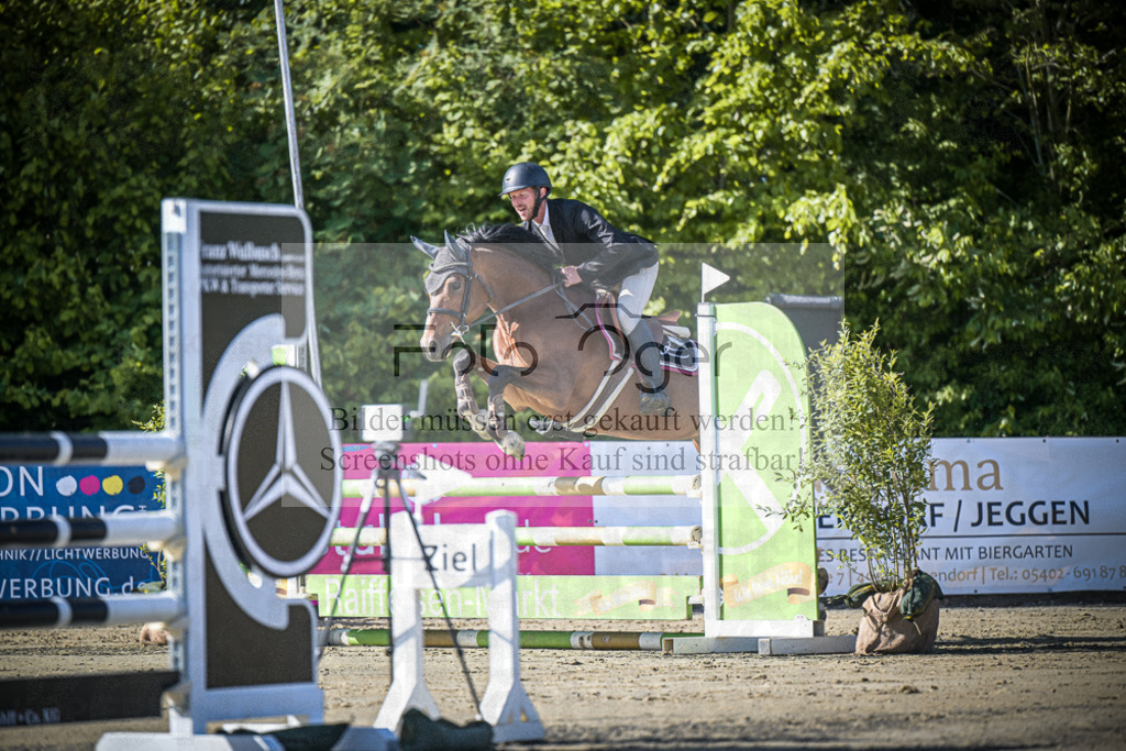 DOS_7505 | Entdecke hochwertige Reitturnierfotos von Foto Oger. Professionell, emotional und authentisch – jetzt Lieblingsmomente im Shop bestellen.Deutschlandweite Turnierfotografie. - Realisiert mit Pictrs.com