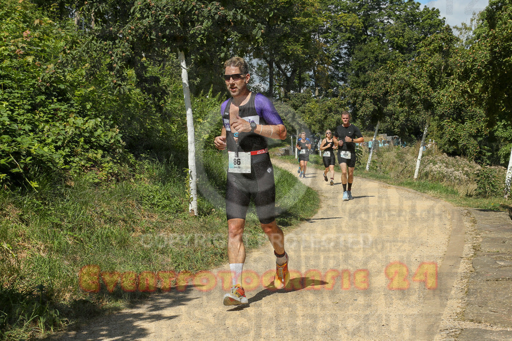 250824_1232_EX1_9641 | Sportfotografie im Rhein-Sieg Kreis, Köln, Bonn, NRW, Rheinland Pfalz, Hessen, etc. Unser Tätigkeitsfeld umfasst den Laufsport vom Volkslauf über den Marathon, Duathlon, Triathon bis zum Ultralauf wie Kölnpfad Ultra oder Schindertrail.