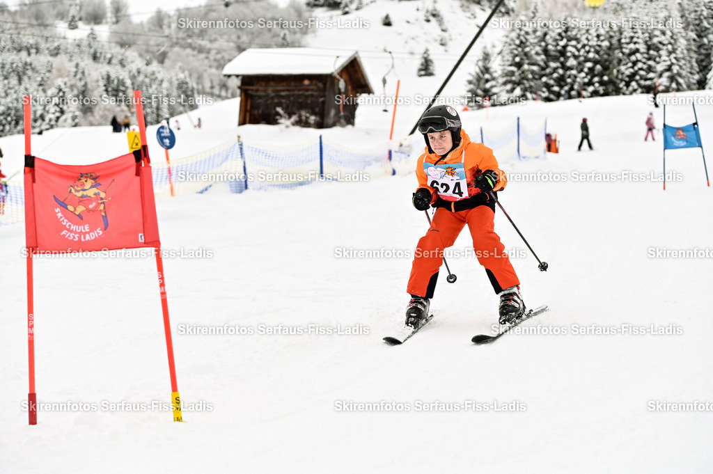 SRF_20.02.2026_0644 | Skirennfotos,Serfaus,Fiss,Ladis,Kinderskirennen,Winter,Tirol,Oberland,skirace,SFL,feelfree,weil wir's genießen,ski,Ski,skifahren,Sonnenplateau, - Realisiert mit Pictrs.com