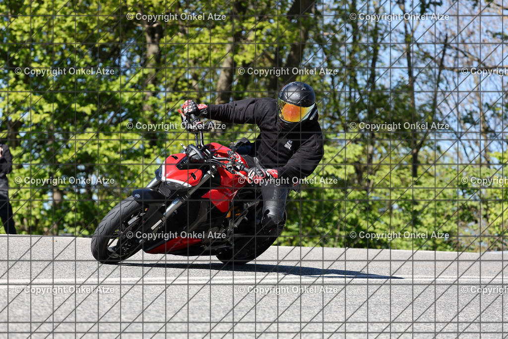 IMG_8968 | Fotograf am Kyffhäuser. Onkel Atze. Kyffhäuser Rennstrecke. Café36. Motorsportfotografie. - Realisiert mit Pictrs.com
