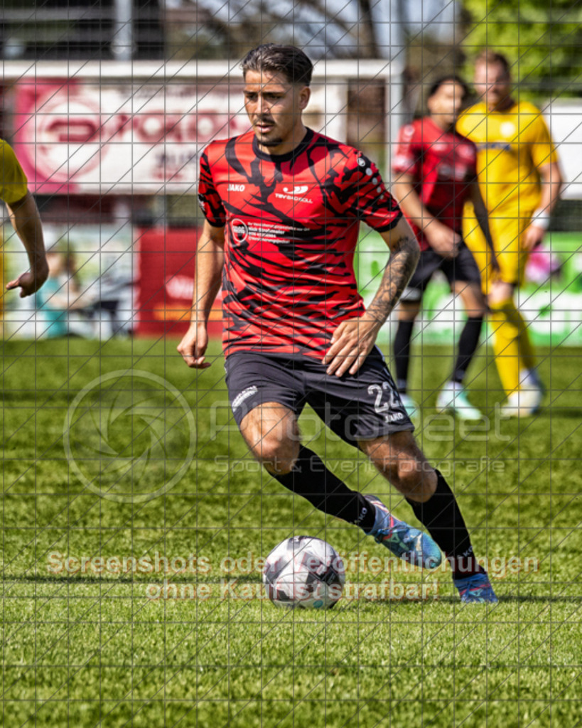 20250427_150934_0160-Bearbeitet | Melih Caliskan (TSV Bad Boll #22)TSV Bad Boll (rot) vs. SV Waldhausen (gelb), Fussball, Landesliga 2 - wfv, 24. Spieltag, Saison 2024/2025, Rasenplatz, Erlengarten 37, 73087 Bad Boll, 27.04.2025 - 15:00 Uhr,Foto: PhotoPeet-Sportfotografie/Peter Harich