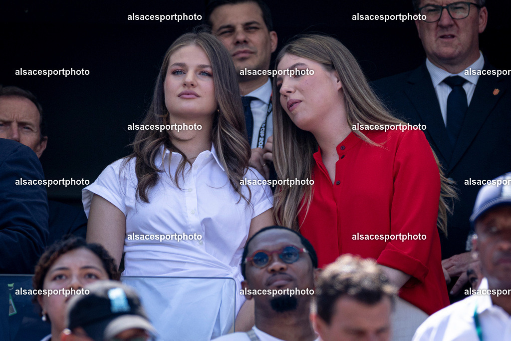 FOOTBALL : Argentine vs Espagne – Finale de la Coupe du Monde FIFA 2026. New York New Jersey Stadium, East Rutherford, New Jersey, États-Unis. 19/07/2026. | La princesse des Asturies Leonor de Bourbon et l'infante Sofía de Bourbon assistent à la finale de la Coupe du Monde de la FIFA 2026 entre l'Argentine et l'Espagne au New York New Jersey Stadium, à East Rutherford, dans le New Jersey, le 19 juillet 2026, aux États-Unis.