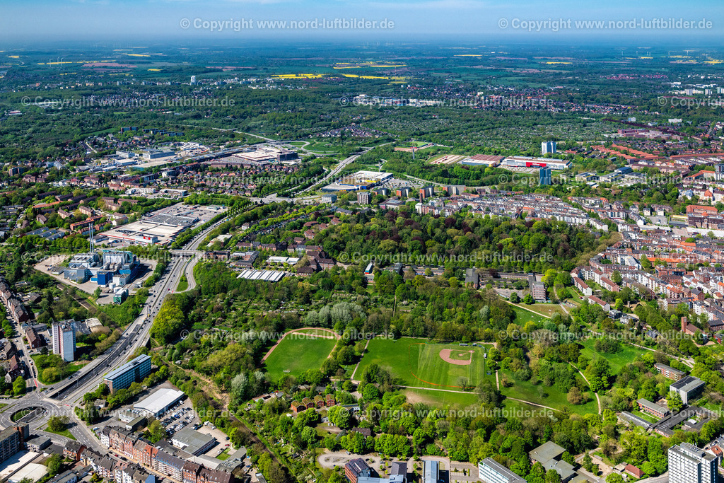 Kiel_Freie_Turnerschaft_Vorwärts_Von_1901_E_V_ELS_5985010524 | KIEL 01.05.2024 Ensemble der Sportplatzanlagen " Freie Turnerschaft Vorwärts von 1901 E.V. " an der Johann-Meyer-Straße in Kiel im Bundesland Schleswig-Holstein, Deutschland. // Ensemble of sports grounds " Freie Turnerschaft Vorwaerts von 1901 E.V. " on street Johann-Meyer-Strasse in Kiel in the state Schleswig-Holstein, Germany. Foto: Martin Elsen