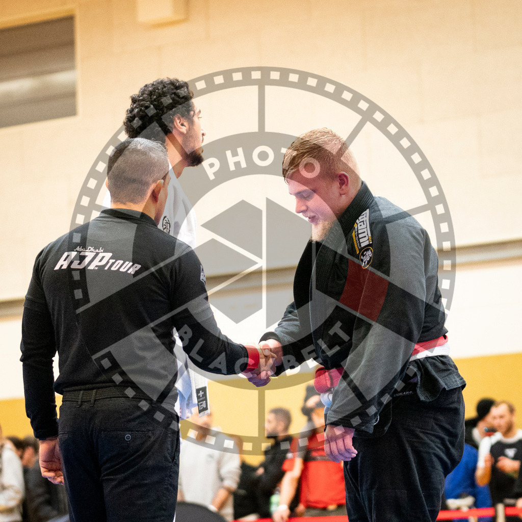 20231118PBB11939 | Fighters compete during the AJP Tour 600 Frankfurt Championship in Frankfurt/Main, Germany, on November 18, 2023.