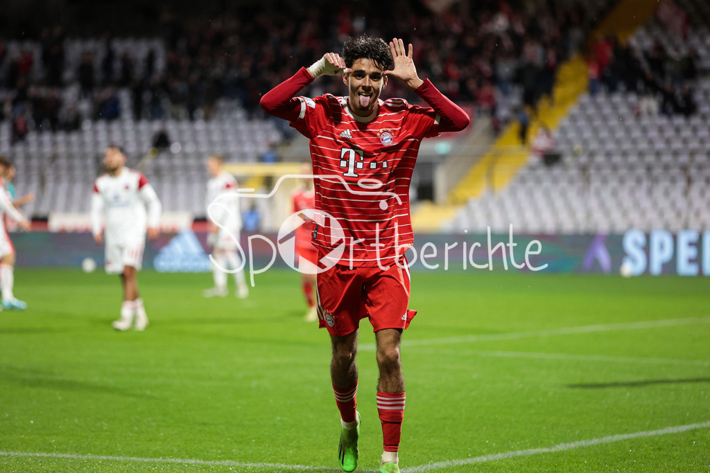 FC Bayern Amateure - 1. FC Nuernberg II | Lucas Copado Schrobenhauser (FCB #9) jubelt nach seinem Treffer zum 1-1