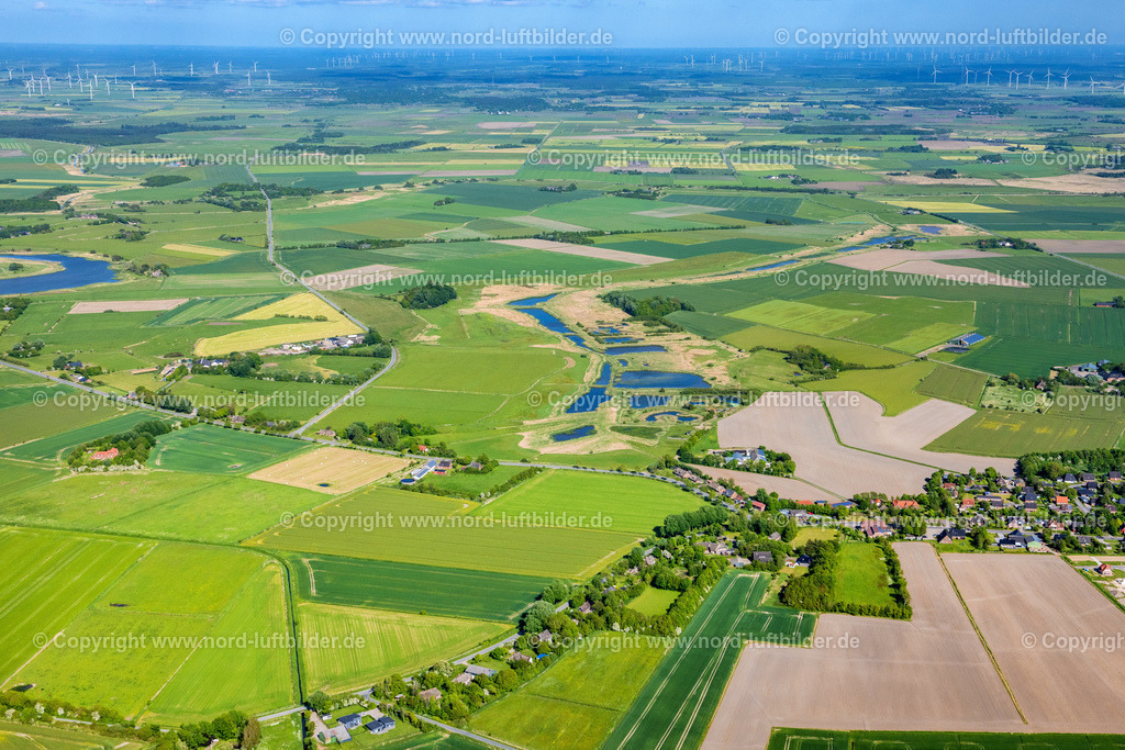 Neukirchen_Brückengraben_ELS_0142300523 | NEUKIRCHEN 30.05.2023 Dorfkern an den Fluß- Uferbereichen " Brückengraben " in Neukirchen an der Ostseeküste im Bundesland Schleswig-Holstein, Deutschland. // Village on the river bank areas " Brueckengraben " in Neukirchen at the baltic sea coast in the state Schleswig-Holstein, Germany. Foto: Martin Elsen