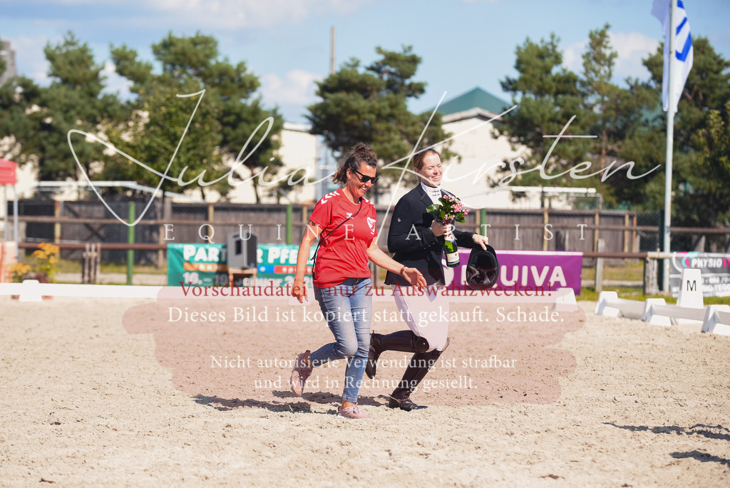 DSC_9872 | Pferde- und Turnierfotografie in Westsachsen. Pferdeportraits, Auftragszeichnungen und intuitive Kunst.