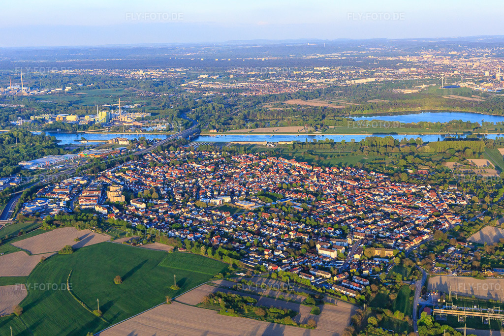 Luftbild: Ortsansicht von Westen im Ortsteil Maximiliansau in Wörth im Bundesland Rheinland-Pfalz in Deutschland. Foto: IMG_099250.jpg vom 23.04.2017 durch Werner Riehm/FLY-FOTO.de