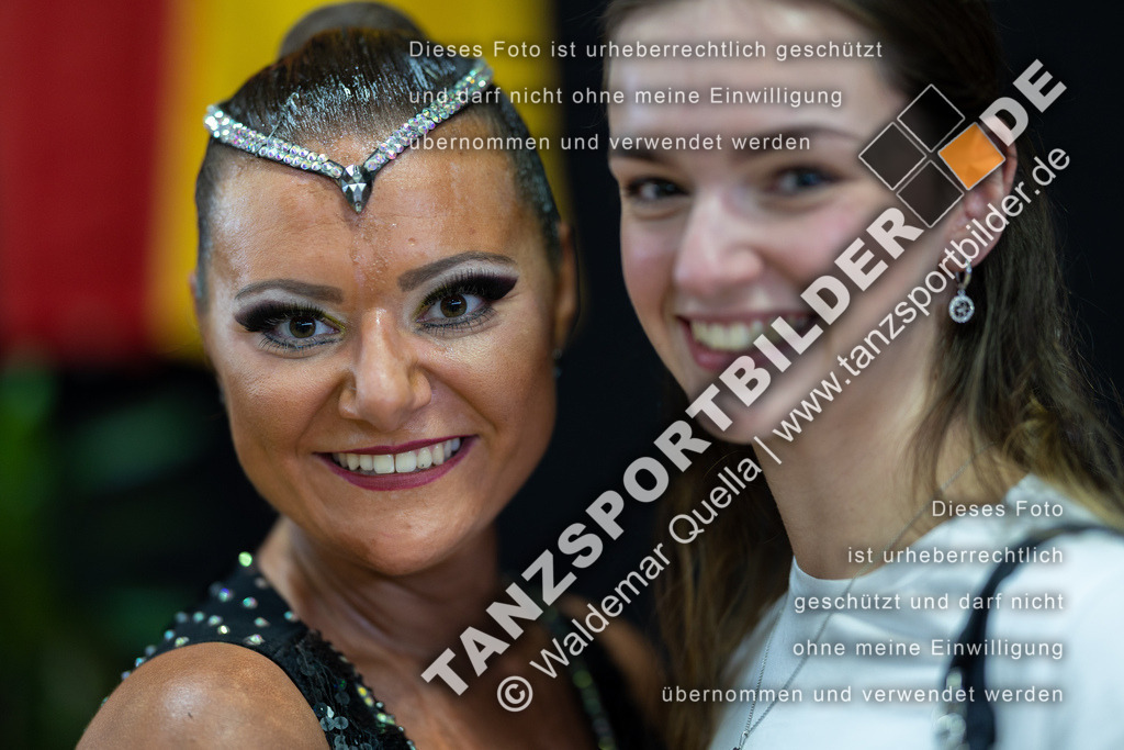 20230423-02603 | Hier finden Sie Tanz Bilder vom Latein und Standard Formationen tanzen. Sportbilder vom Tanzsport. Schöne Fotos und von Weltmeisterschaft, Europameisterschaft, Bundesliga, Regionalliga, Oberliga und Landesliga sowie von GOC Stuttgart, DanceComp, WM Bremen