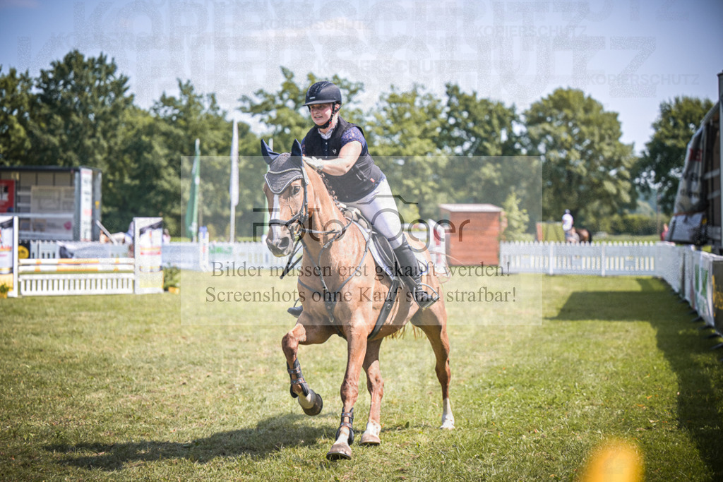 DOS_5116 | Entdecke hochwertige Reitturnierfotos von Foto Oger. Professionell, emotional und authentisch – jetzt Lieblingsmomente im Shop bestellen.Deutschlandweite Turnierfotografie. - Realisiert mit Pictrs.com