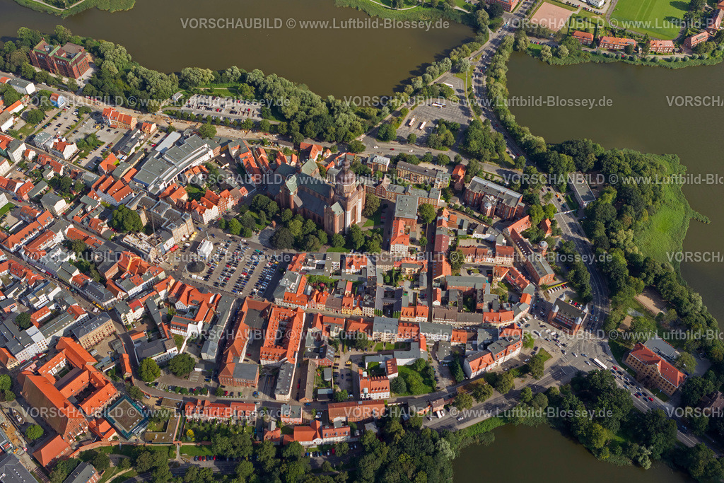 Stralsund12082063 | Stralsund, mit der von Wasser umgebenen Altstadtinsel am Strelasund, Kirche St.Nikolai,  Stralsund, Ostsee, Mecklenburg-Vorpommern, Deutschland, Europa