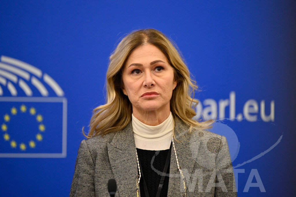 _DWI0033 | Politikerin Francesca Donato bei einer Pressekonferenz zum Thema 'Alarmierende Statistiken zu den Folgen des COVID-Lockdowns' im Europäischen Parlament. Straßburg, 18.01.2023 - Realisiert mit Pictrs.com