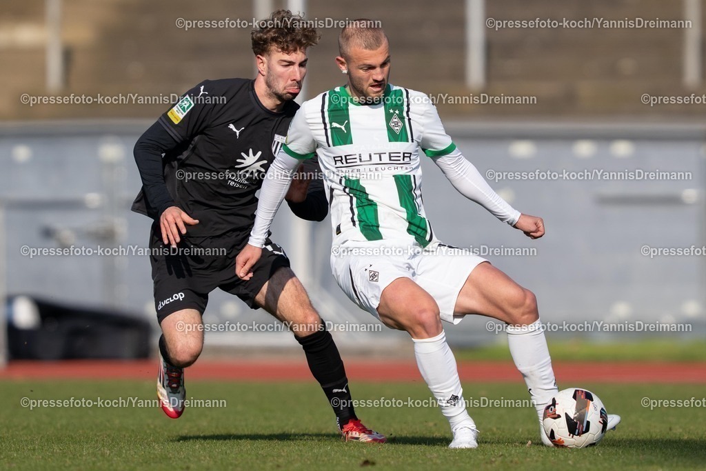xYDR15032501079 | 15.03.2025, xydrx, Fußball, Borussia Mönchengladbach II (U23) - 1.FC Bocholt, Regionalliga West, Grenzlandstadion: Kushtrim Asallari (Borussia Moenchengladbach II #10) im Zweikampf gegen Maximilian Adamski (1. FC Bocholt #11)