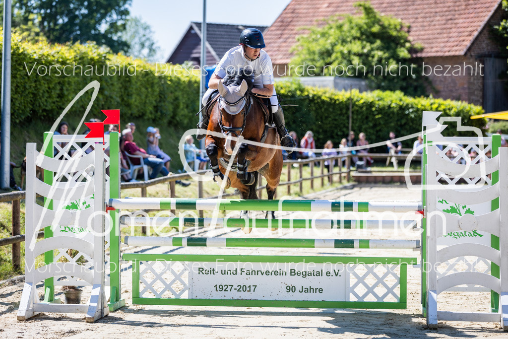 Donop24-M-Spr-005 | MomenTaufnahmen Pferdesportfotos