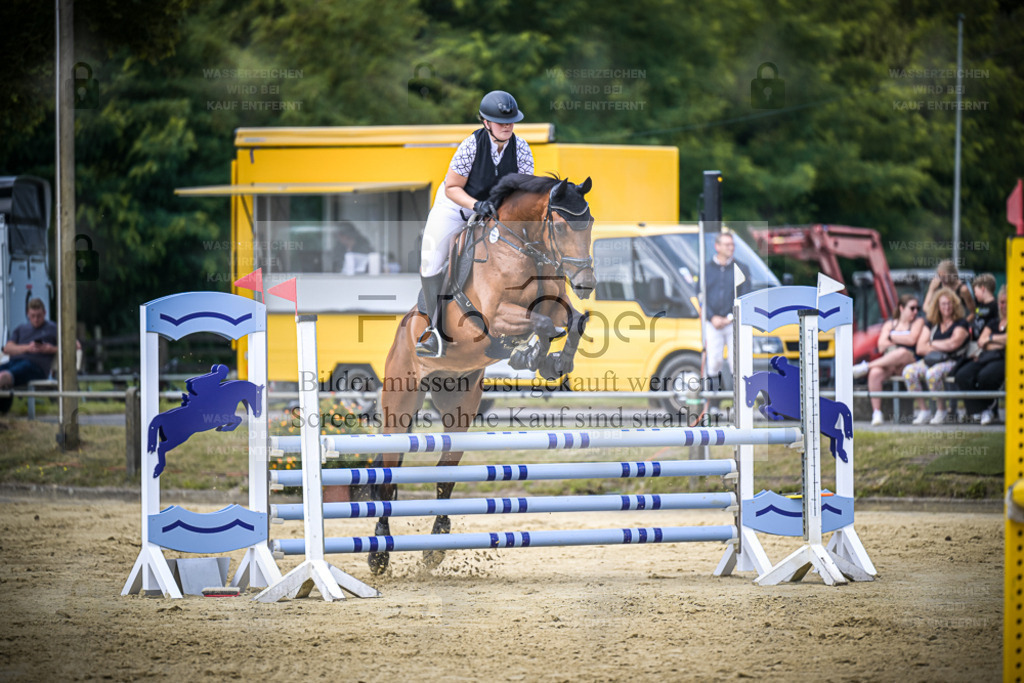 DOS_1621 | Entdecke hochwertige Reitturnierfotos von Foto Oger. Professionell, emotional und authentisch – jetzt Lieblingsmomente im Shop bestellen. - Realisiert mit Pictrs.com