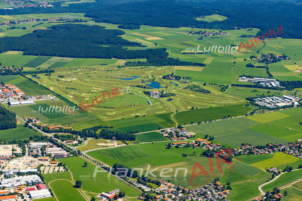 holzkirchen-luftbild-2022-3416 | Aktuelles Luftbild von  Holzkirchen - Die Luftaufnahme wurde 2022 mittels UL-Flugzeug erstellt ( keine Drohne ) - hochauflösende Kamera-Systeme von  Canon -
Beste Qualität - Für grossformatige Ausdrucke geeignet. Die Geschenkidee !