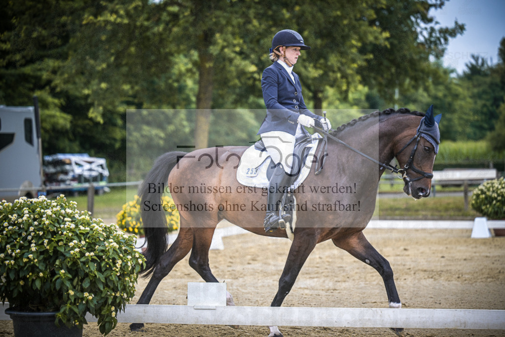 DOS_3191 | Entdecke hochwertige Reitturnierfotos von Foto Oger. Professionell, emotional und authentisch – jetzt Lieblingsmomente im Shop bestellen.Deutschlandweite Turnierfotografie. - Realisiert mit Pictrs.com