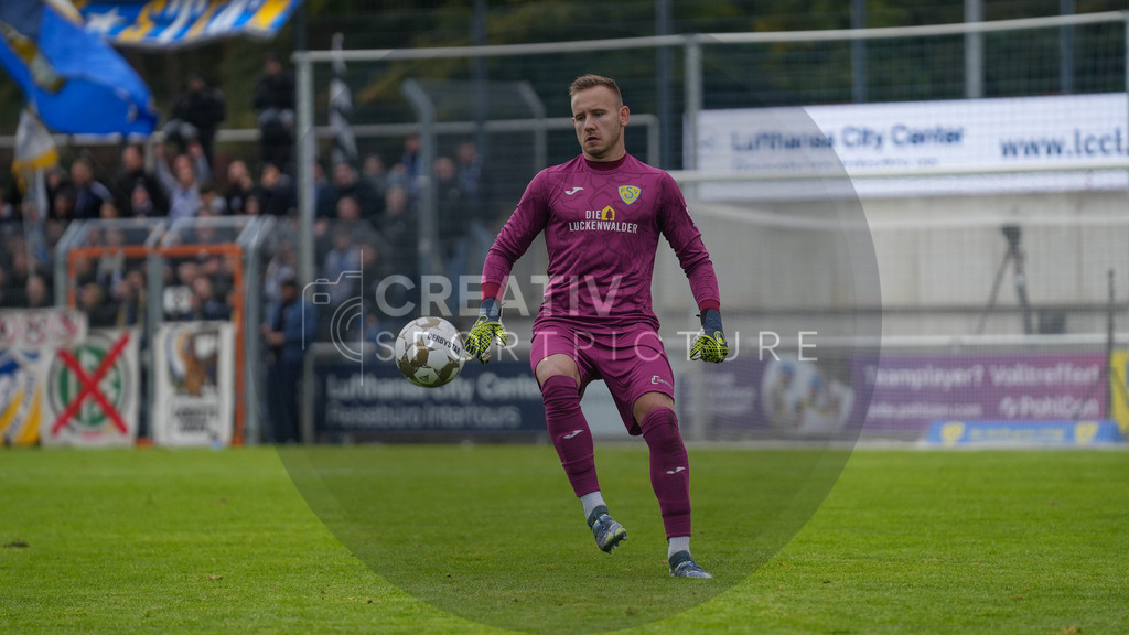 Fußball, Herren, Saison 2025/2026, Regionalliga Nordost, 11. Spieltag, FSV 63 Luckenwalde vs. FC Carl-Zeiss Jena, Samstag 05.10.2025, Werner-Seelenbinder-Stadion Luckenwalde, | Fußball, Herren, Saison 2025/2026, Regionalliga Nordost, 11. Spieltag, FSV 63 Luckenwalde vs. FC Carl-Zeiss Jena, Samstag 05.10.2025, Werner-Seelenbinder-Stadion Luckenwalde, Im Bild: Florian Palmowski (Luckenwalde) - Realisiert mit Pictrs.com
