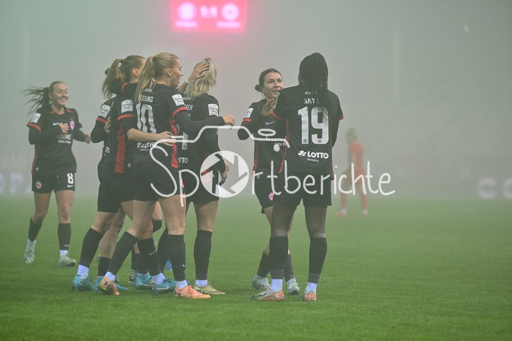 FC Bayern München Frauen - SG Eintracht Frankfurt Frauen | Jubel nach dem Treffer zum 1-1 durch Etonam Nicole ANYOMI (Eintracht Frankfurt Frauen 19) / freude / happy / Tor / Torschuetzin / Google Pixel Frauen Bundesliga: FC Bayern Muenchen - Eintracht Frankfurt, FC Bayern Campus am 04.11.2024