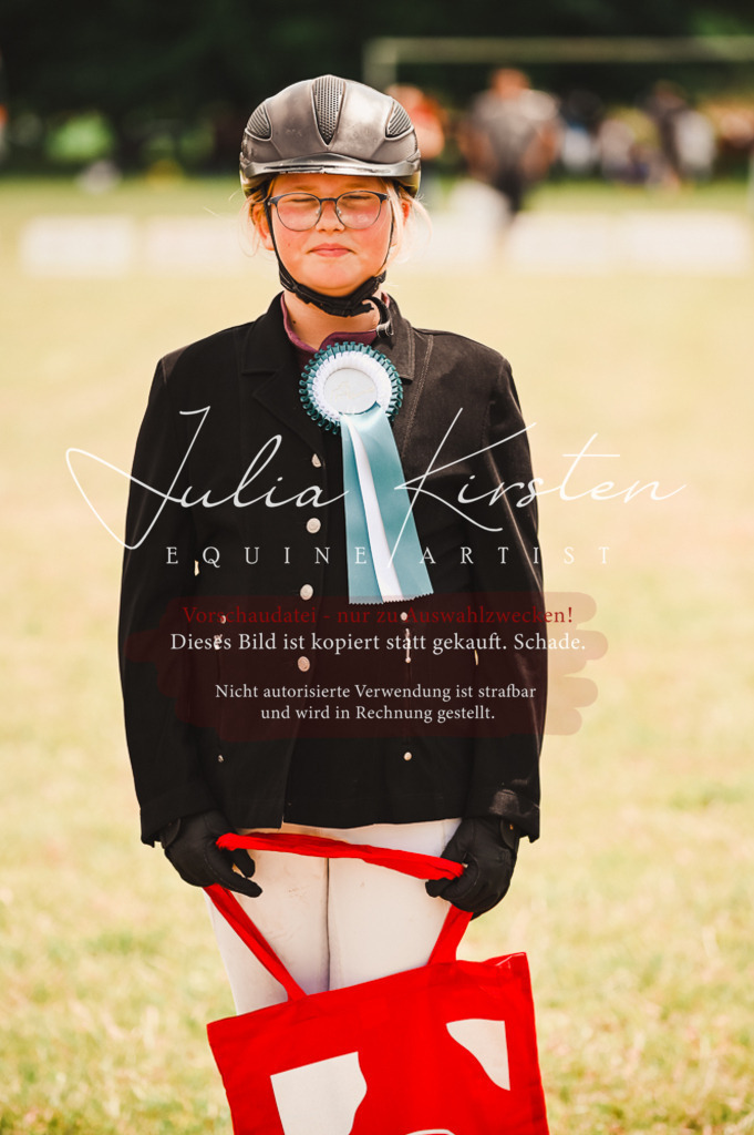 DSC_6416 | Pferde- und Turnierfotografie in Westsachsen. Pferdeportraits, Auftragszeichnungen und intuitive Kunst.