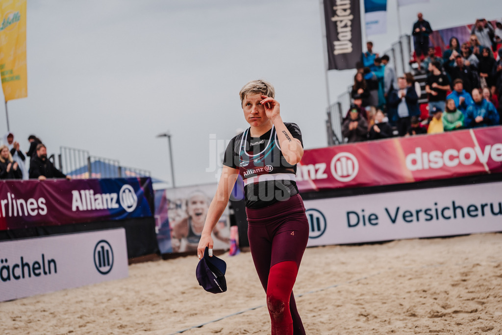Beachvolleyball | Frauen | Allianz German Beach Tour 2025 | Tourstop Bremen | 15.06.2025 | Melanie Gernert ist geschafft