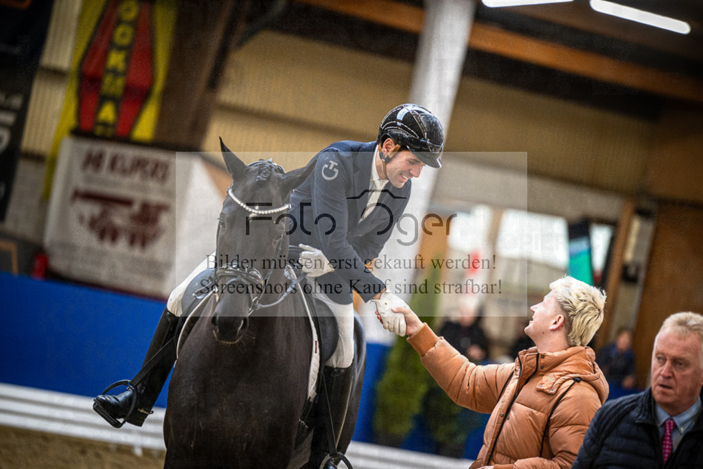DOS_0041 | Entdecke hochwertige Reitturnierfotos von Foto Oger. Professionell, emotional und authentisch – jetzt Lieblingsmomente im Shop bestellen.Deutschlandweite Turnierfotografie. - Realisiert mit Pictrs.com