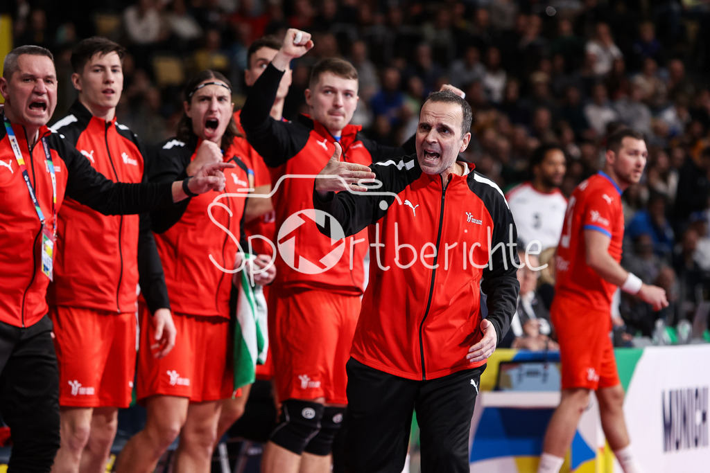 Tschechien - Portugal | Tschechien Trainer Xavier SABATE CAVIEDES in Aktion / Freisteller / Einzelfoto