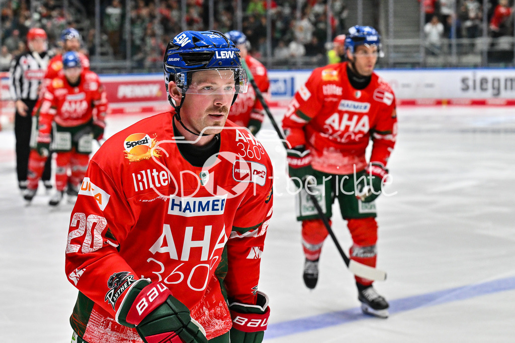 Augsburger Panther - Iserlohn Roosters | Jubel der Panther nach dem Treffer zum 3-1 durch Cody KUNYK (Augsburger Panther #20) / Tor / Torschuetze / Freude / Happy / Penny DEL: Augsburger Panther - Iserlohn Roosters; Curt Frenzel Stadion am 21.09.2025