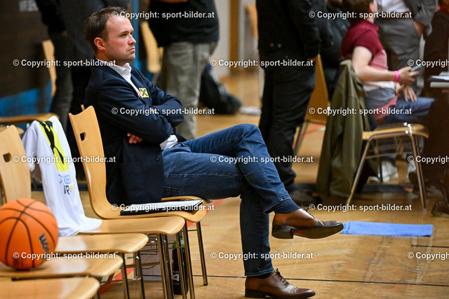 AUT, BSL, Flyers Wels vs Basket Swans Gmunden | 02.11.2024, Raiffeisen Arena Wels, AUT, BSL, Flyers Wels vs Basket Swans Gmunden, im Bild Head Coach Basket Thomas Crab of Basket Swans Gmunden// BSL, Basketball Super League Match between Flyers Wels and Gmunden Swans, Austria on 2024/11/02