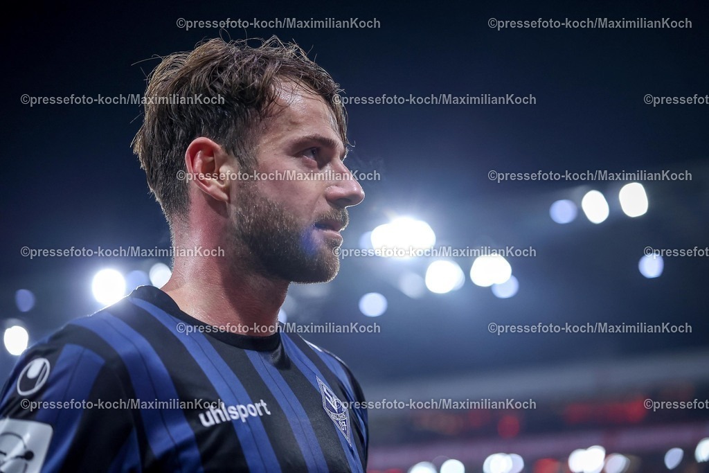 RWE04032602142 | 2026.03.04, Fußball, 3.Liga Herren, Rot-Weiss Essen -  SV Waldhof Mannheim, Stadion Hafenstraße, 27.Spieltag, Saison 2025 / 2026: Lukas Klünter (Waldhof Mannheim #24)  DFB regulations prohibit any use of photographs as image sequences and or quasi-video.