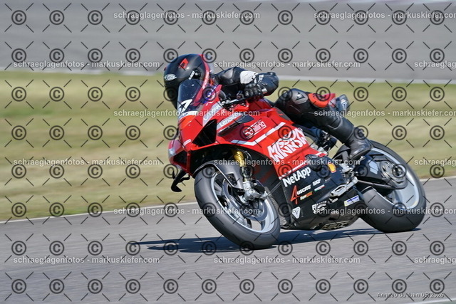 26BT01-1697 | 067 - Realisiert mit Pictrs.com